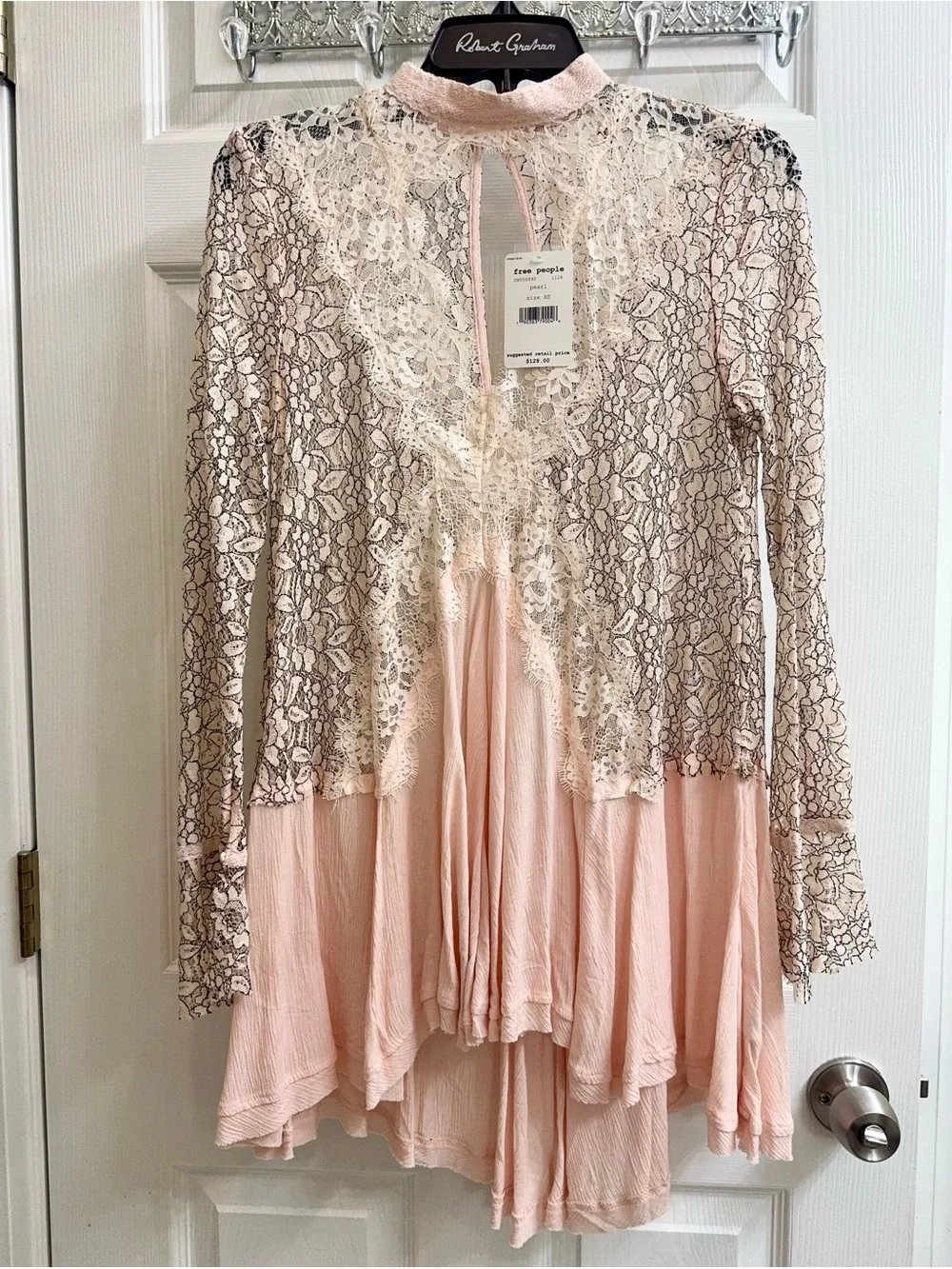 🌸Free People Pearl Lace Overlay Top in Soft Blush 🌸